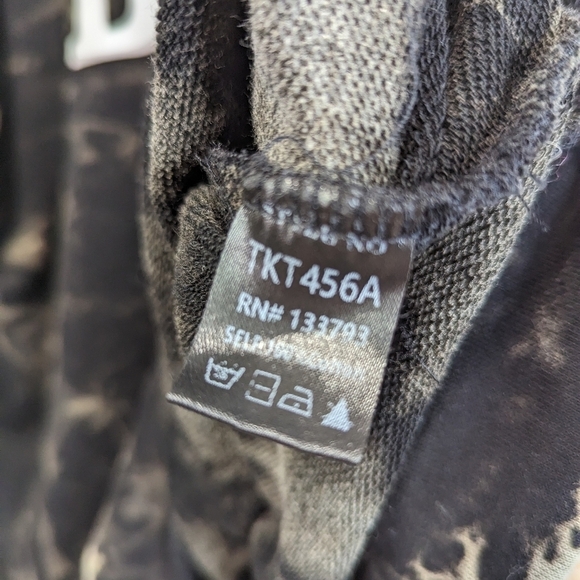 POL Sweatshirt Size Small Beach Bum Tye Dye Bleach Marble Graphic Black Women - Picture 11 of 13